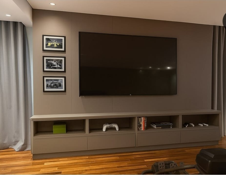 Painel de TV com nichos