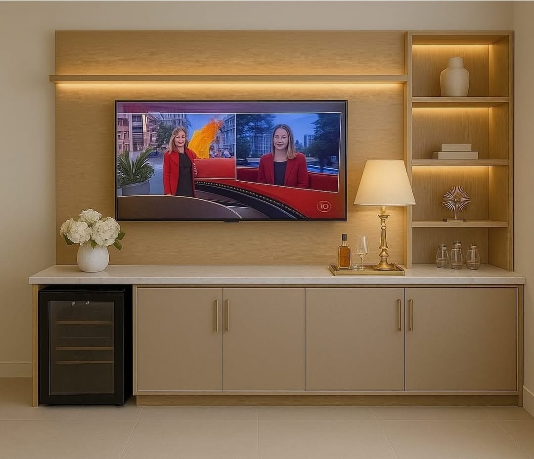Sala de estar com painel planejado