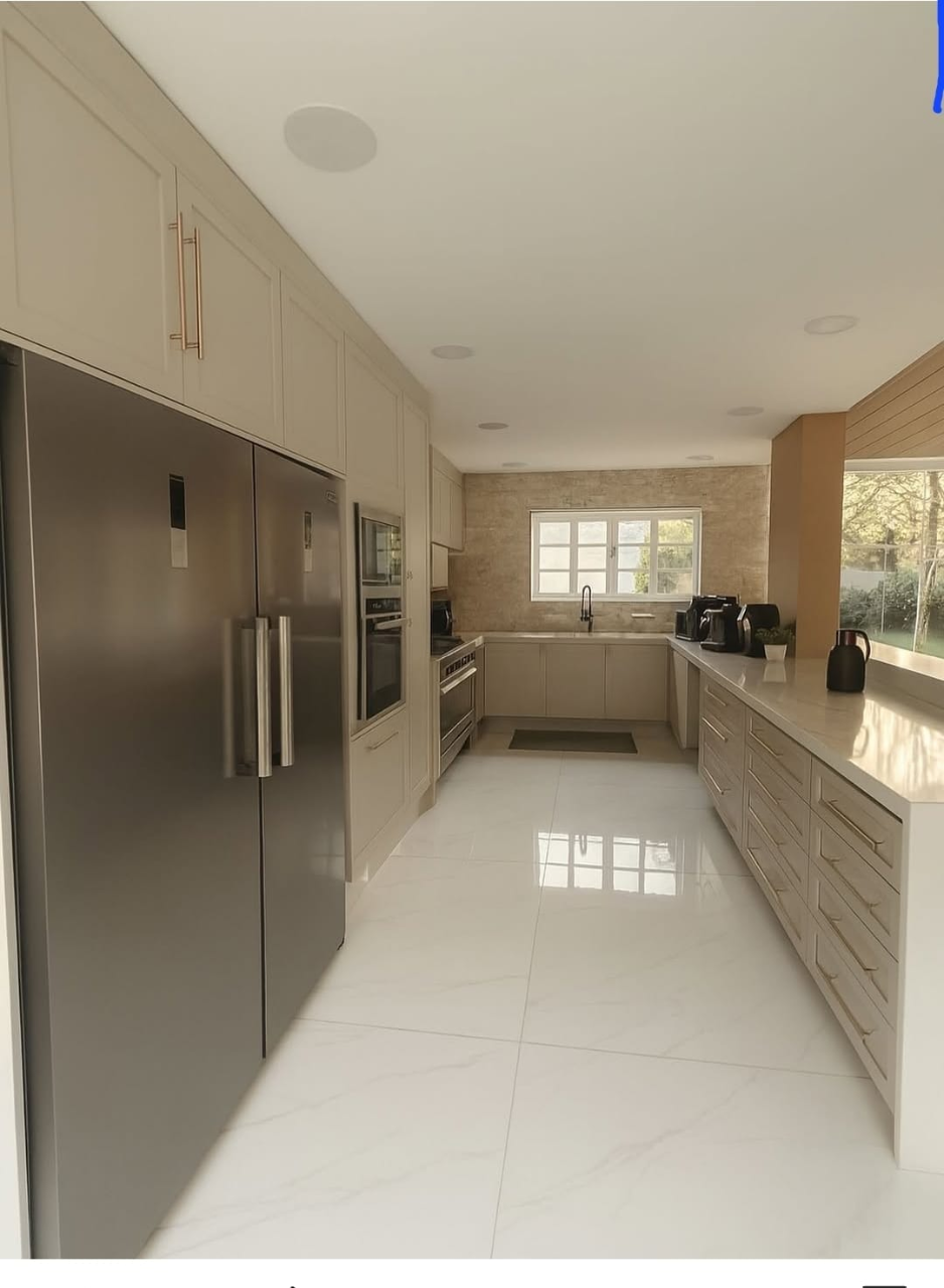 Cozinha planejada com ilha central